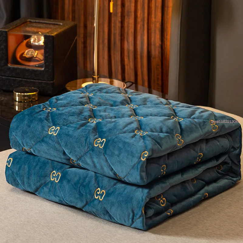 Чехол для матраса с вышивкой,  – обзор и цена Embroidery Quilt Cover