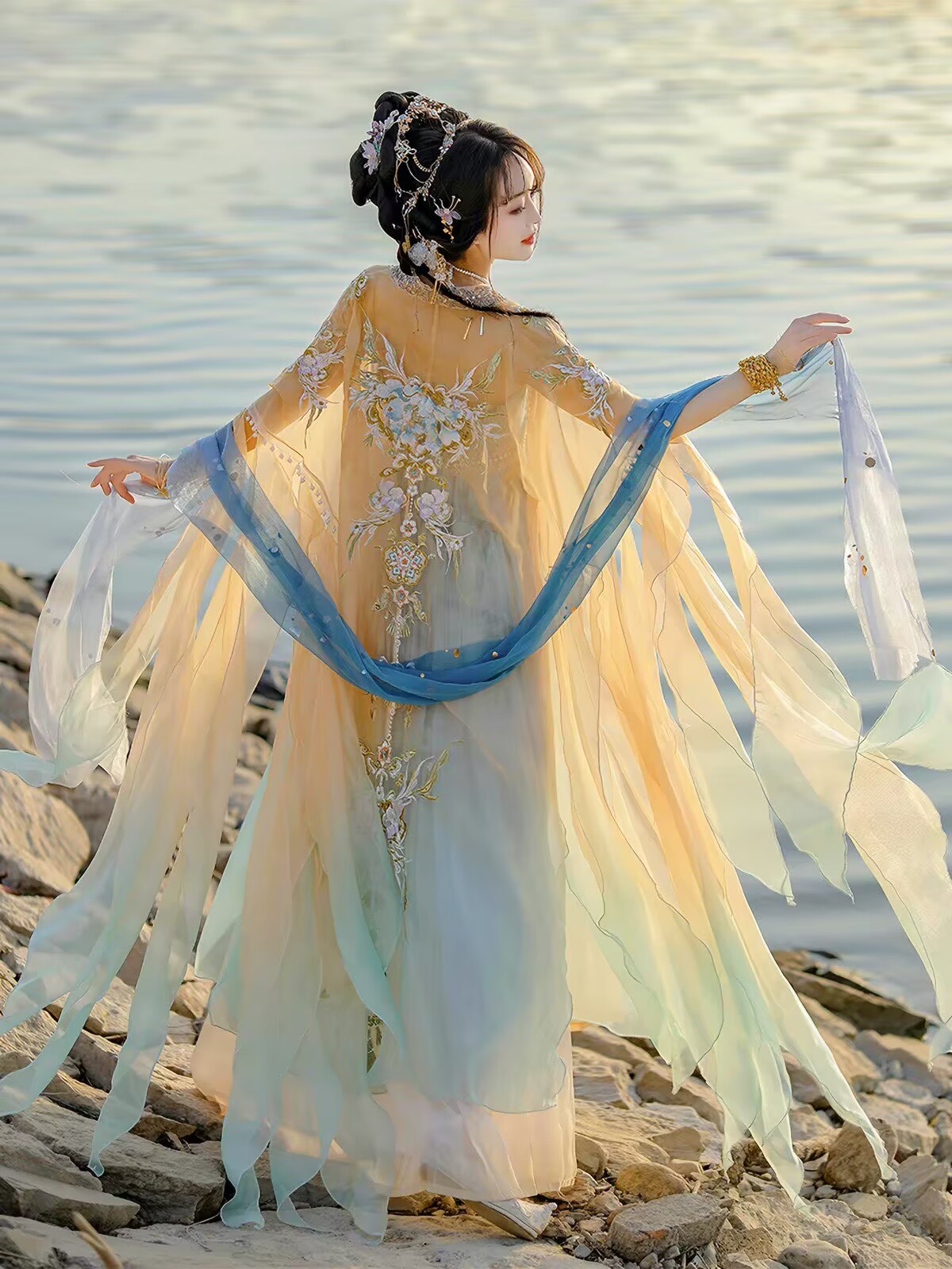 Китайское платье ханьфу для же – обзор и цена Embroidery Yellow